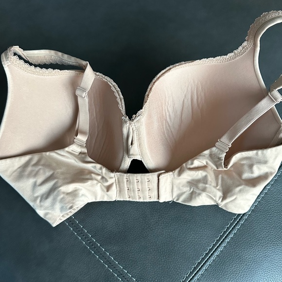 Victoria’s Secret Body by Victoria Padded Coverage Bra - Picture 4 of 5